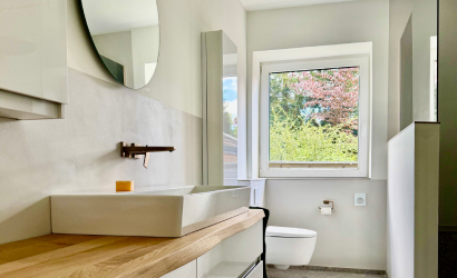 Großzügiges Badezimmer im zeitlosem Design